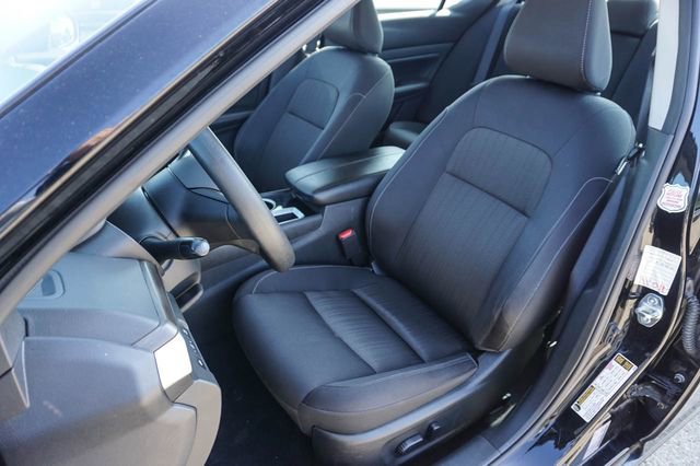 Used 2024 Nissan Altima 2.5 SV FWD image 14