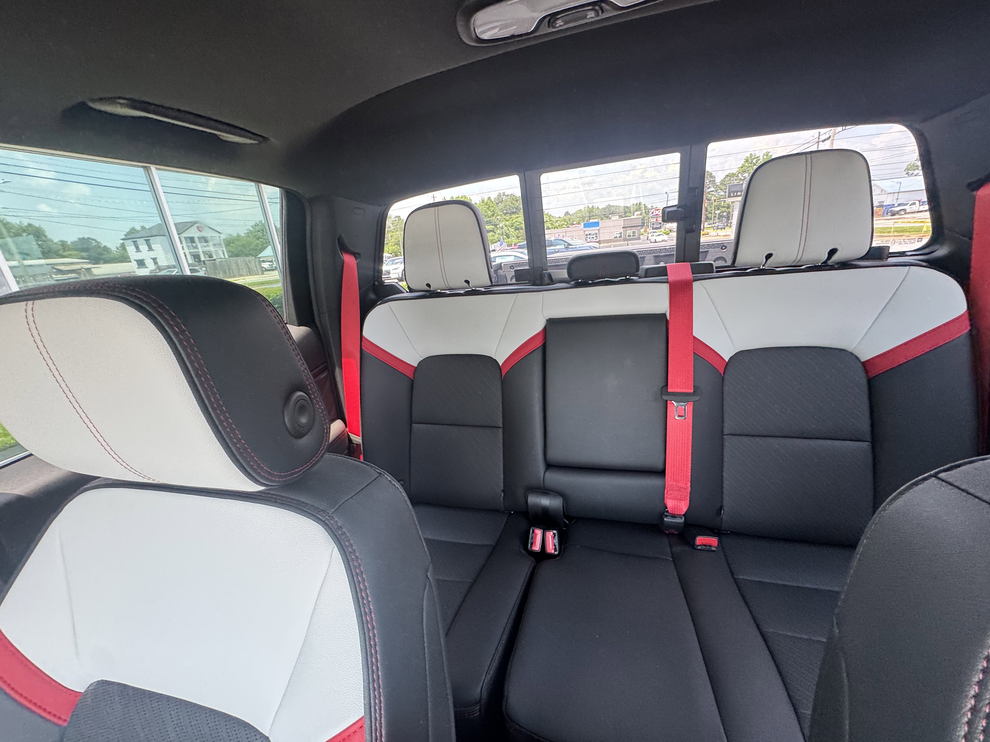 Used 2025 GMC Canyon AT4 w/ AT4X Package image 11