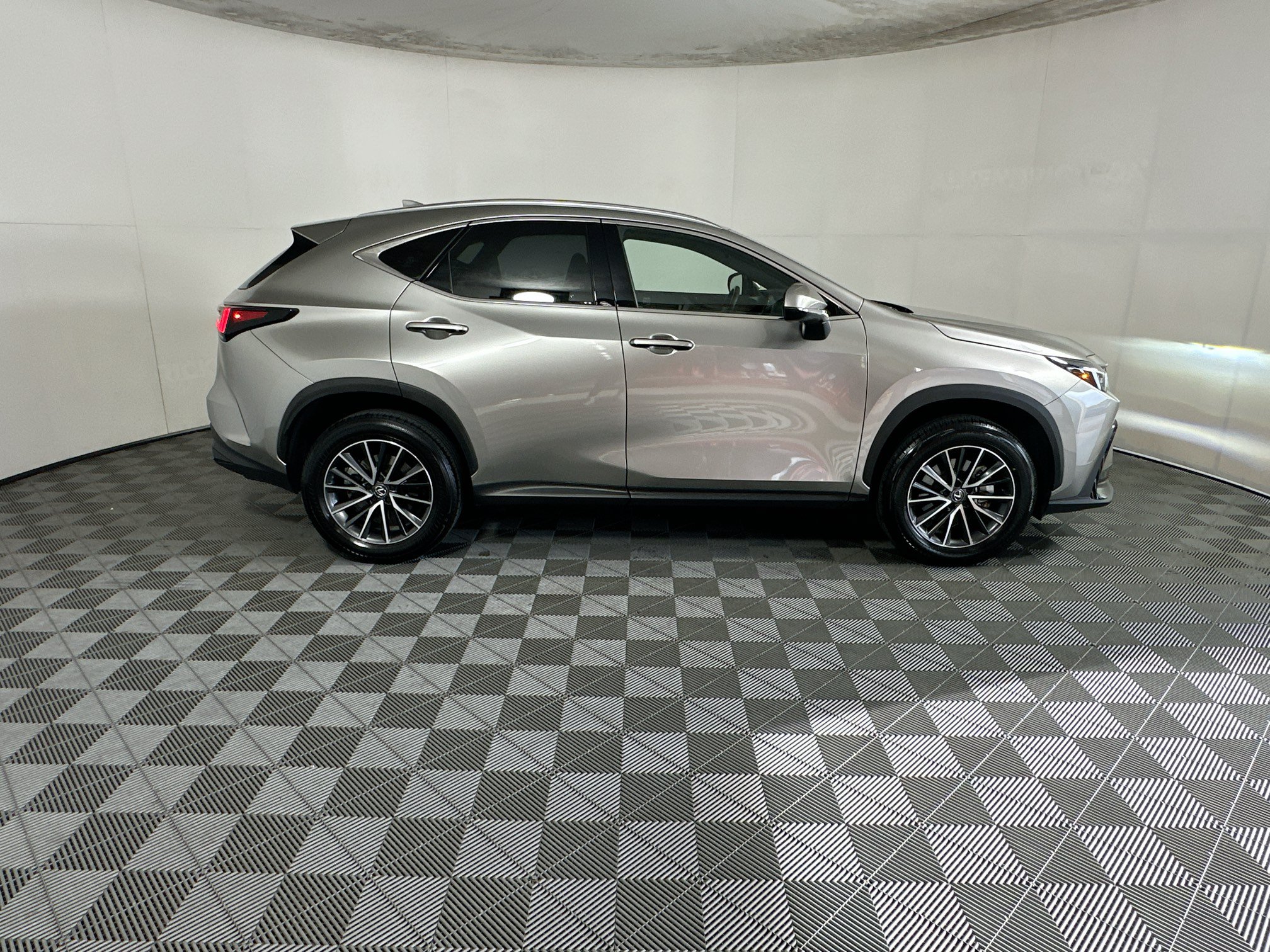 Used 2024 Lexus NX 350h AWD image 2