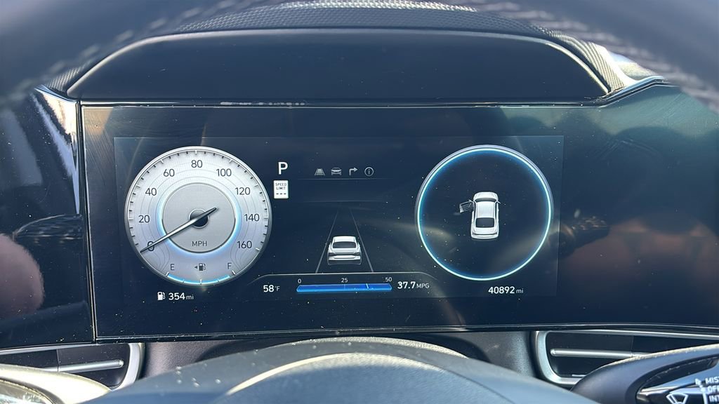 Used 2025 Hyundai Elantra SEL image 16