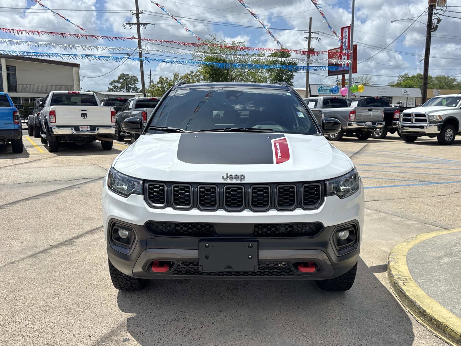 Used 2025 Jeep Compass Trailhawk AWD/4WD image 2