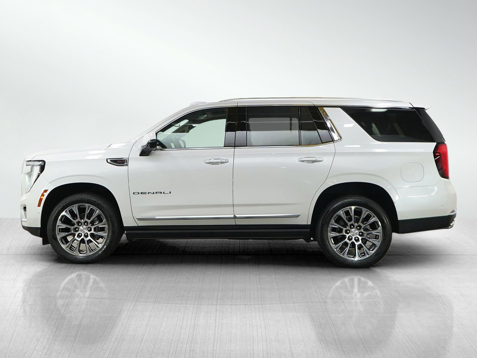 Used 2025 GMC Yukon Denali w/ Sun & Power Step Package AWD/4WD image 2