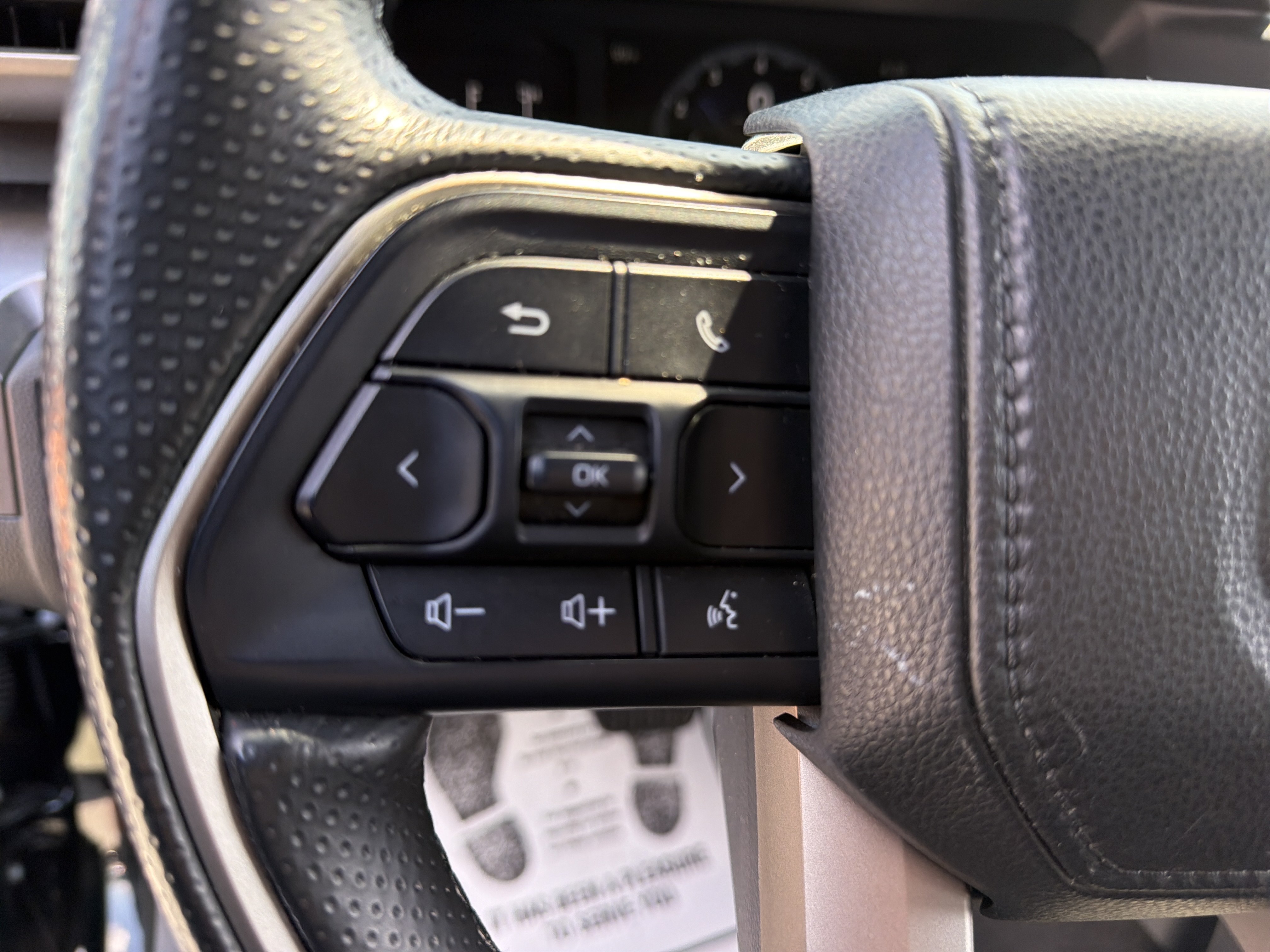 Used 2025 Toyota 4Runner SR5 AWD/4WD image 19