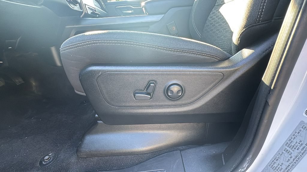 Used 2025 RAM 1500 4x4 Crew Cab image 11