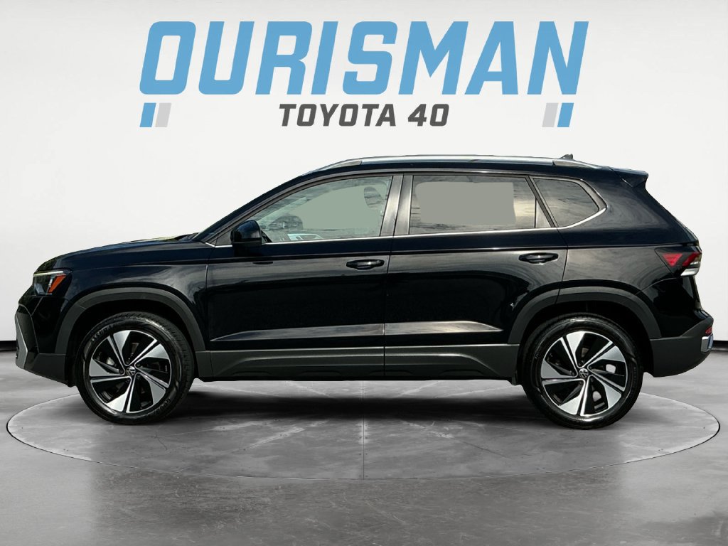 Used 2025 Volkswagen Taos SE AWD/4WD image 4