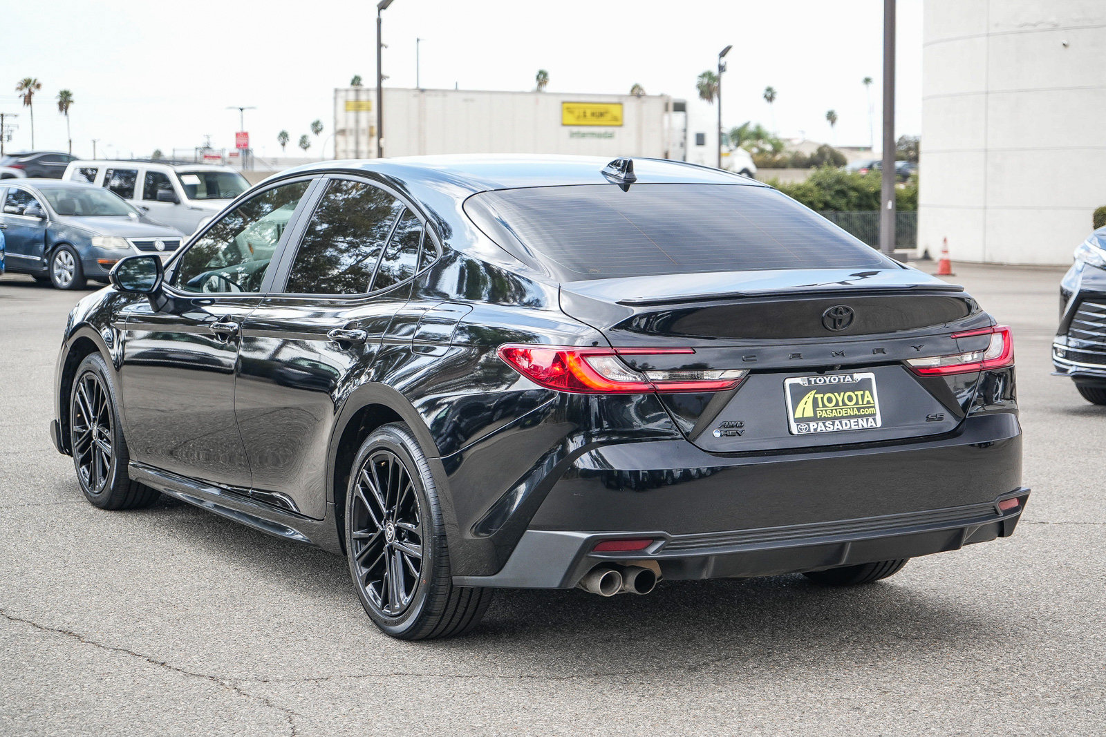 Used 2025 Toyota Camry SE AWD/4WD image 8