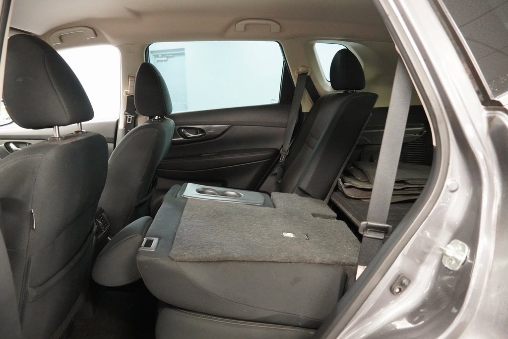 Used 2017 Nissan Rogue SV w/ Midnight Edition image 25