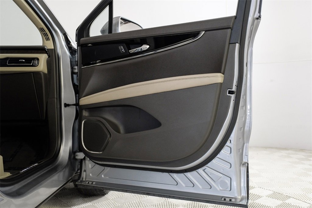 Used 2023 Lincoln Nautilus Reserve image 47