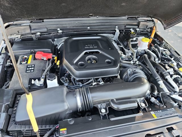Used 2025 Jeep Wrangler Unlimited Sahara AWD/4WD image 16