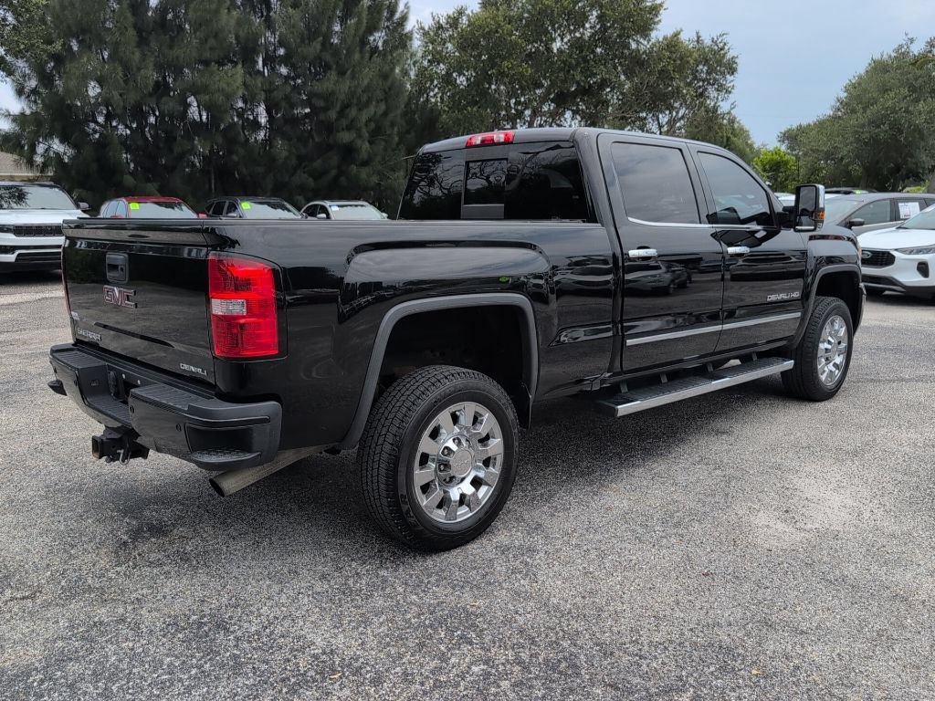 Used 2017 GMC Sierra 2500 Denali w/ Suspension Package, Off-Road AWD/4WD image 3
