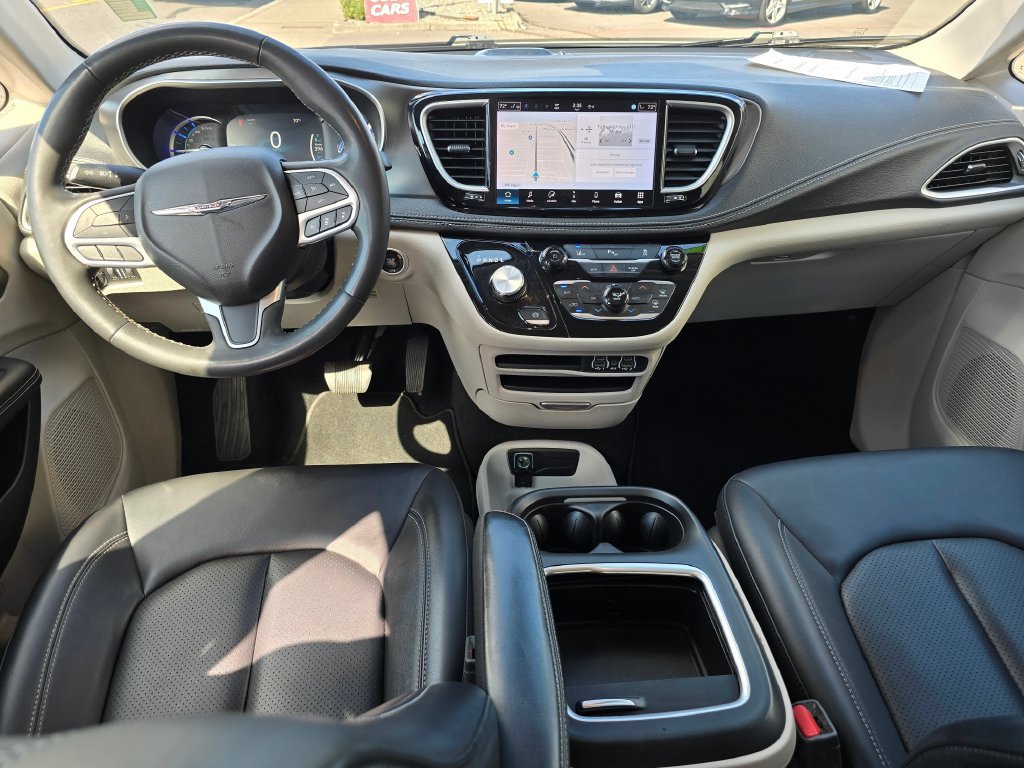 Used 2024 Chrysler Pacifica Limited FWD image 19