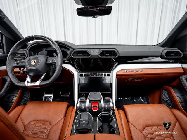 Used 2022 Lamborghini Urus AWD/4WD image 32