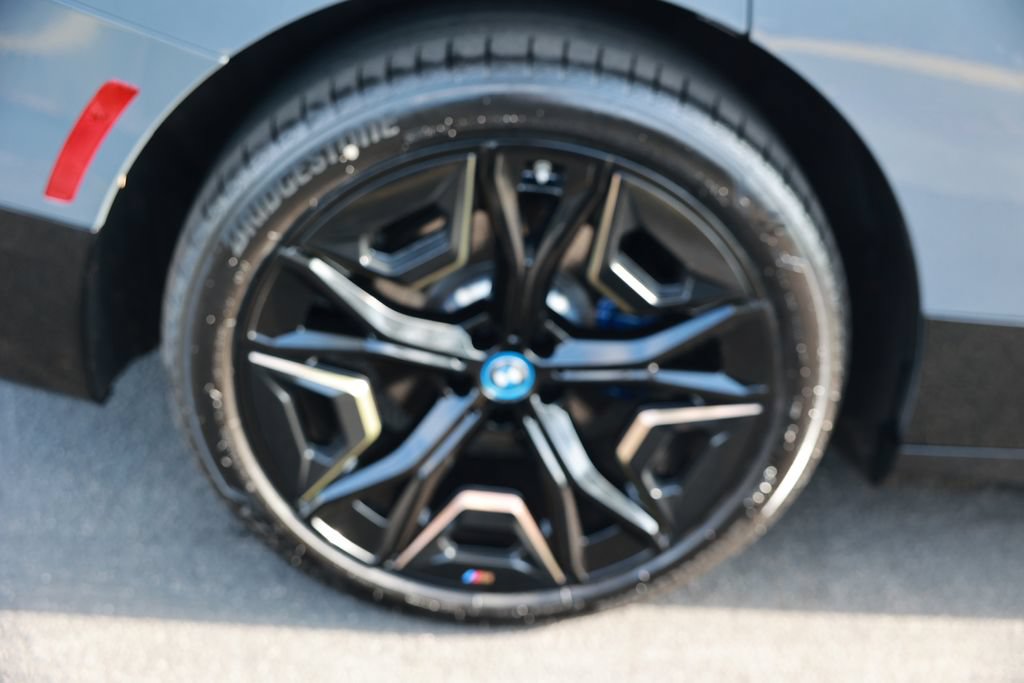 Used 2025 BMW iX M60 AWD/4WD image 9
