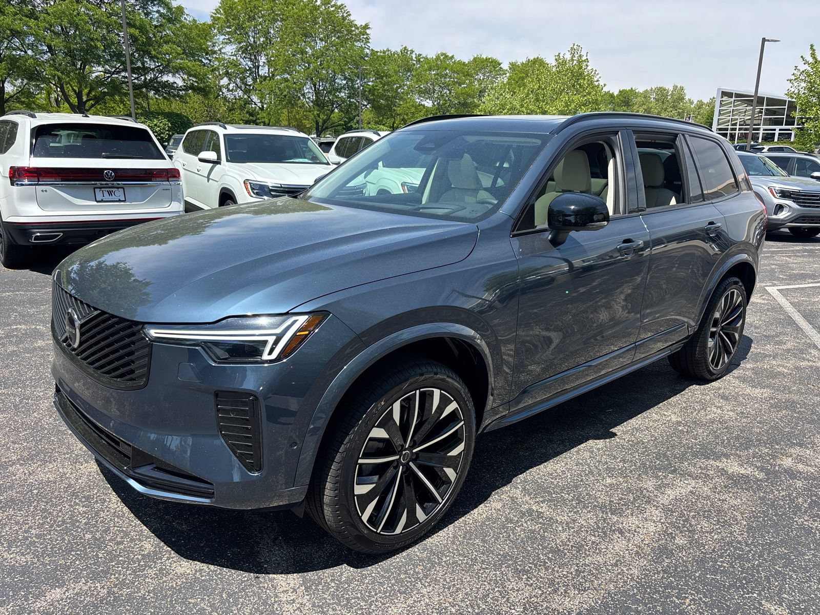 New 2026 Volvo XC90 B6 Ultra w/ Protection Package Premier AWD/4WD image 1