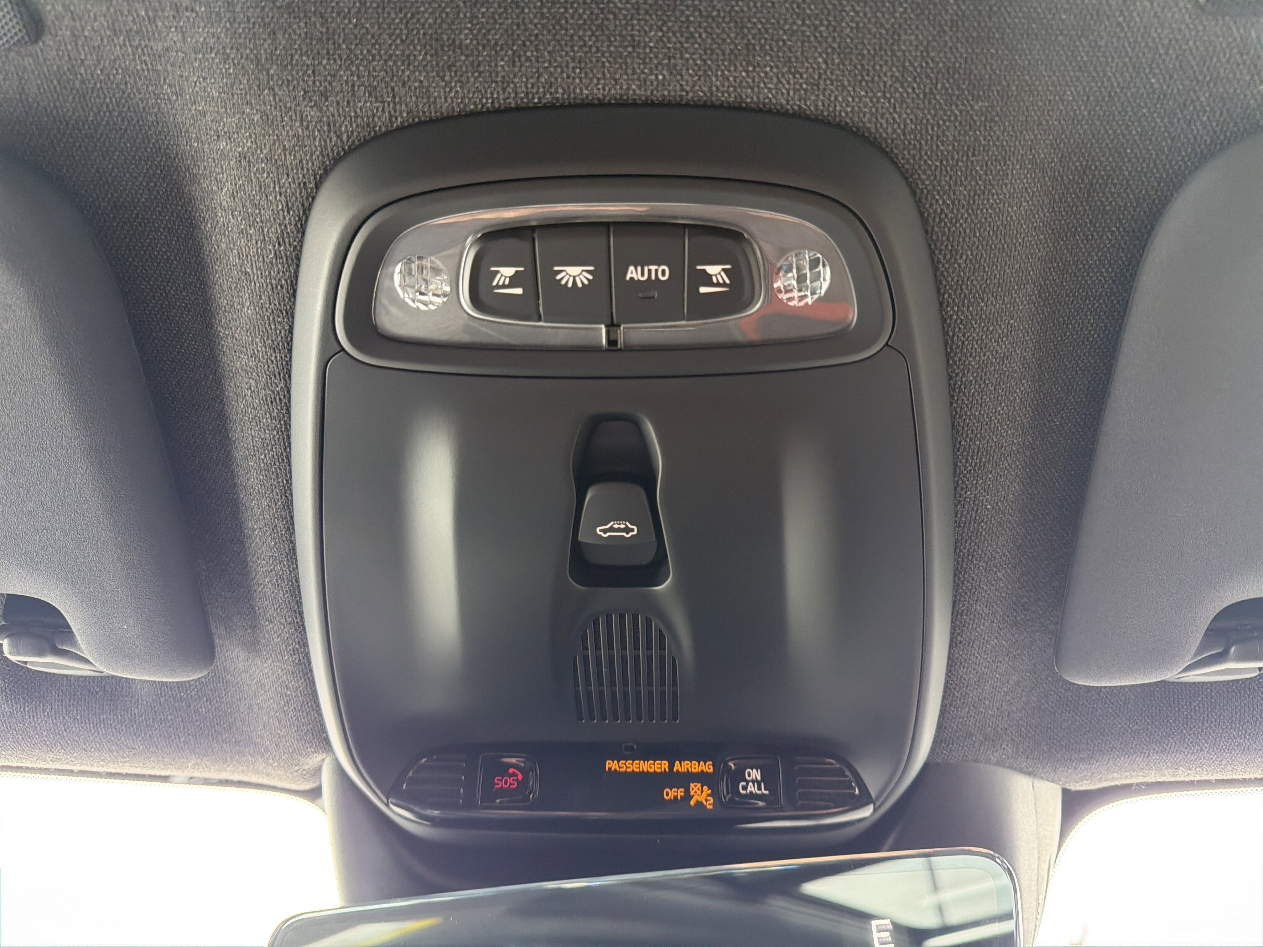 Used 2019 Volvo XC40 T5 R-Design image 18