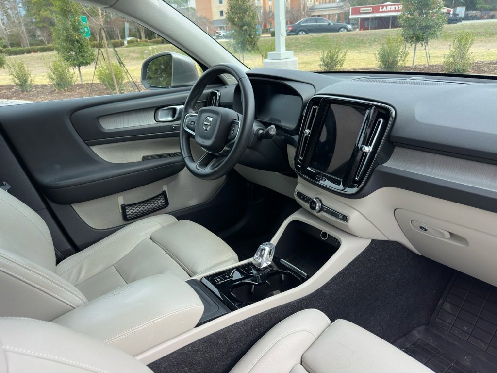 Used 2021 Volvo XC40 T5 Inscription w/ Advanced Package image 12