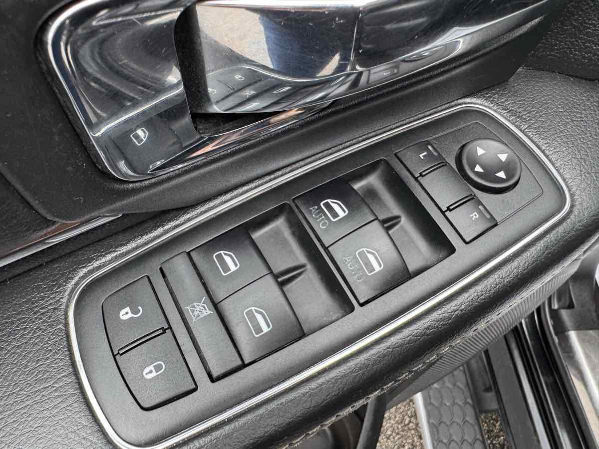 Used 2015 RAM 1500 Laramie AWD/4WD image 25