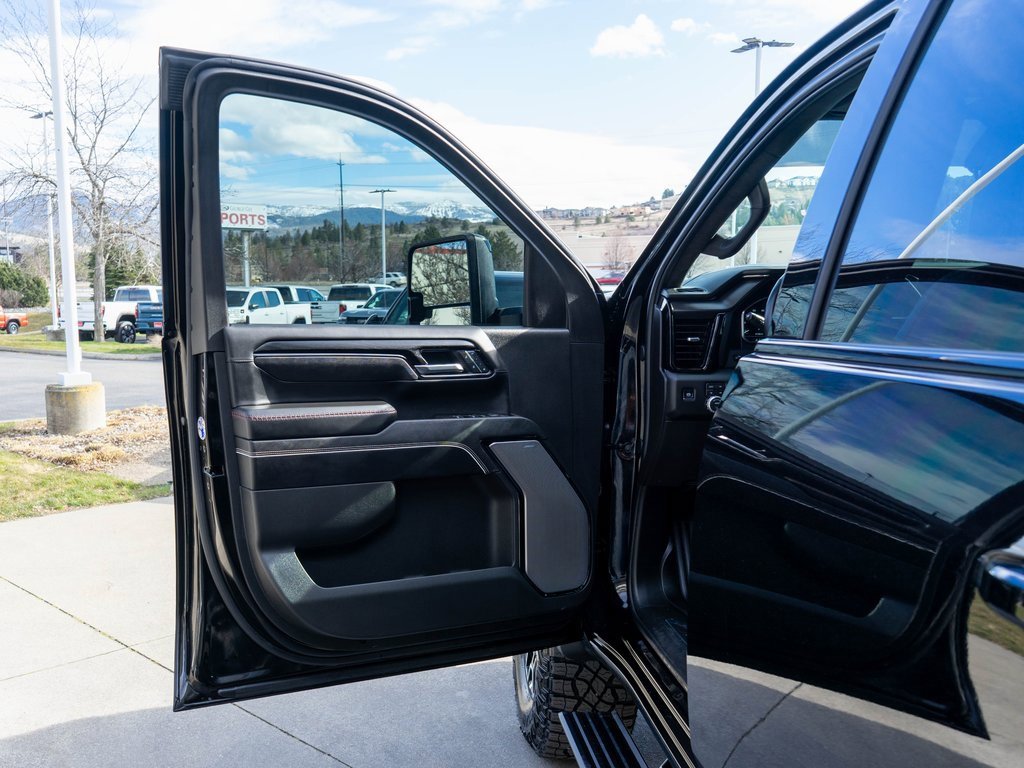 Used 2025 GMC Sierra 2500 AT4X image 18