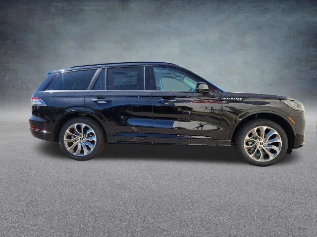 New 2026 Lincoln Aviator AWD w/ Jet Appearance Package image 8