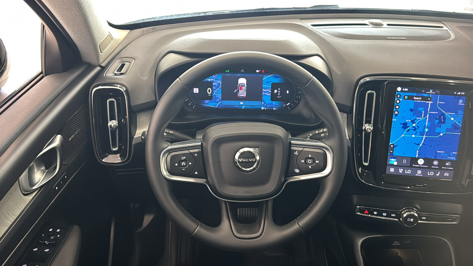 Used 2025 Volvo XC40 B5 Ultra AWD/4WD image 12