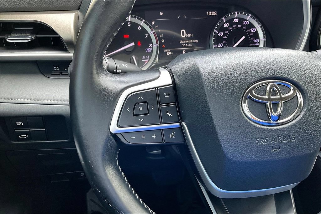 Used 2022 Toyota Highlander XLE FWD image 13