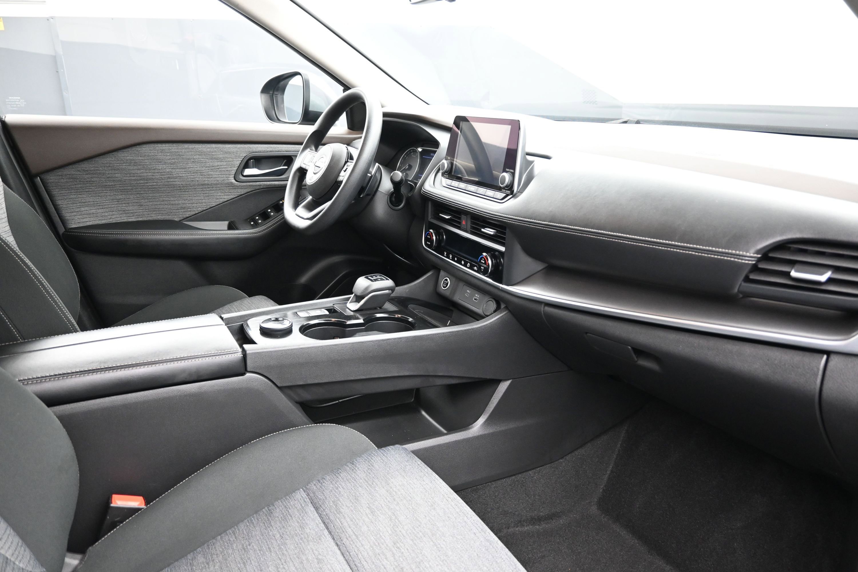 Used 2023 Nissan Rogue SV AWD/4WD image 26