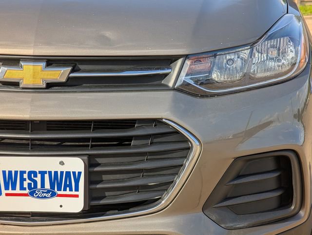 Used 2022 Chevrolet Trax LS w/ Tint and Cruise Package AWD/4WD image 9