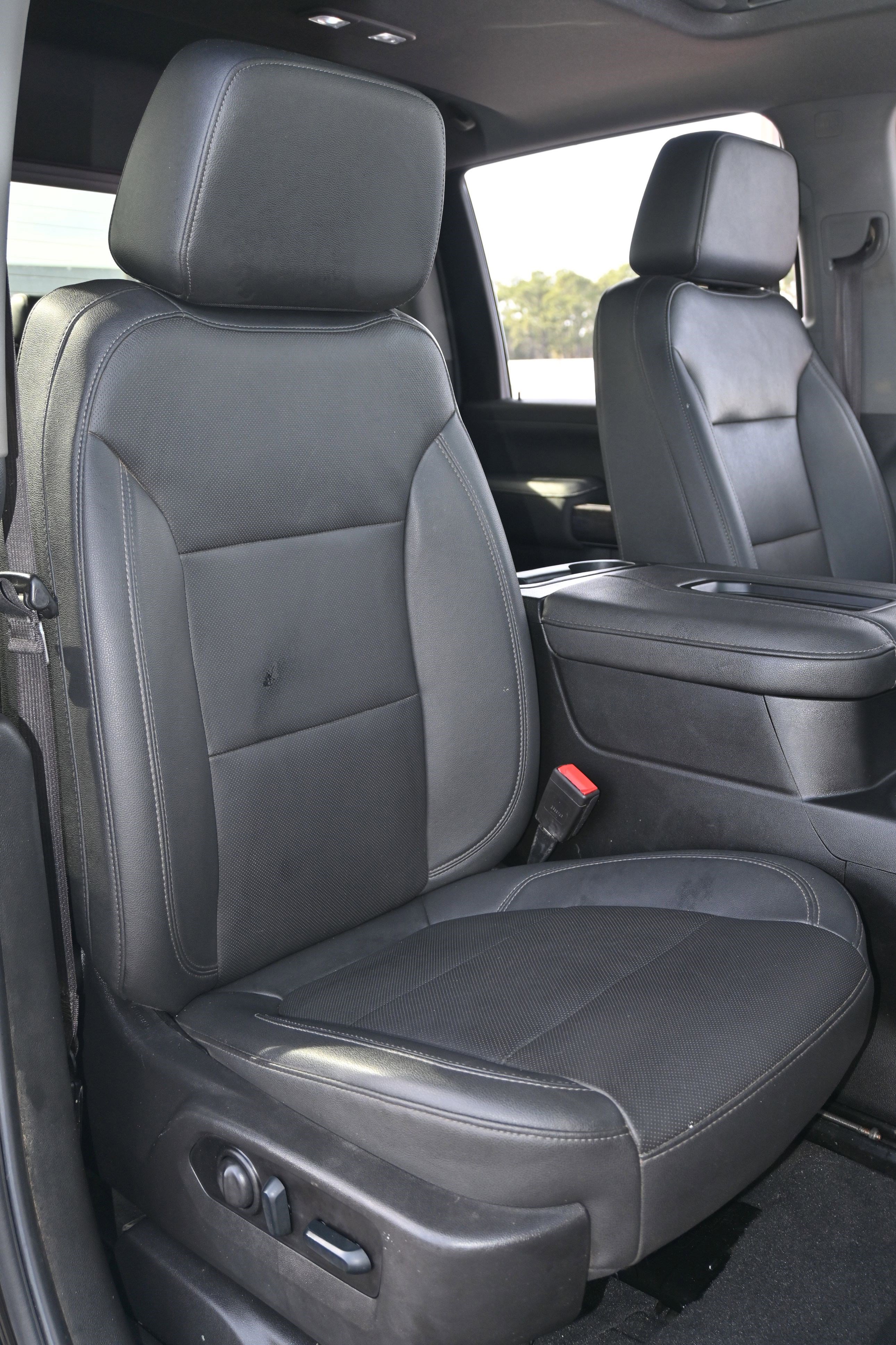 Used 2022 Chevrolet Silverado 2500 LTZ w/ LTZ Plus Package image 33