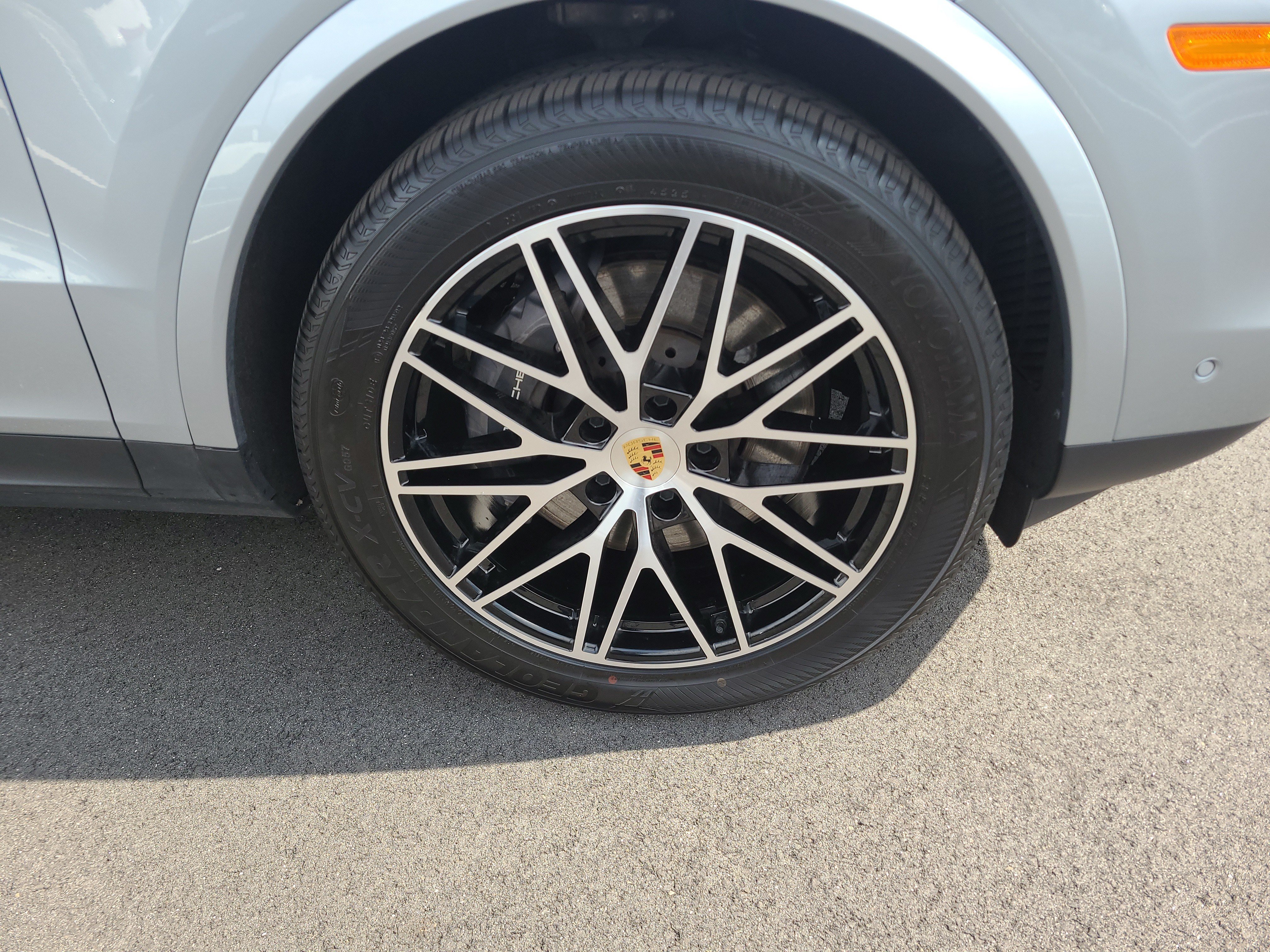 Used 2024 Porsche Cayenne AWD/4WD image 12
