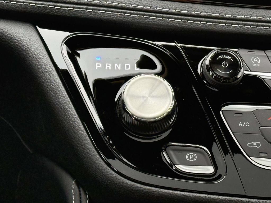 New 2026 Chrysler Pacifica Limited w/ Uconnect Theater Family Group AWD/4WD image 24