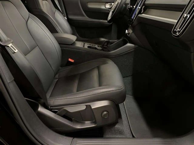 Used 2025 Volvo XC40 B5 Core image 68
