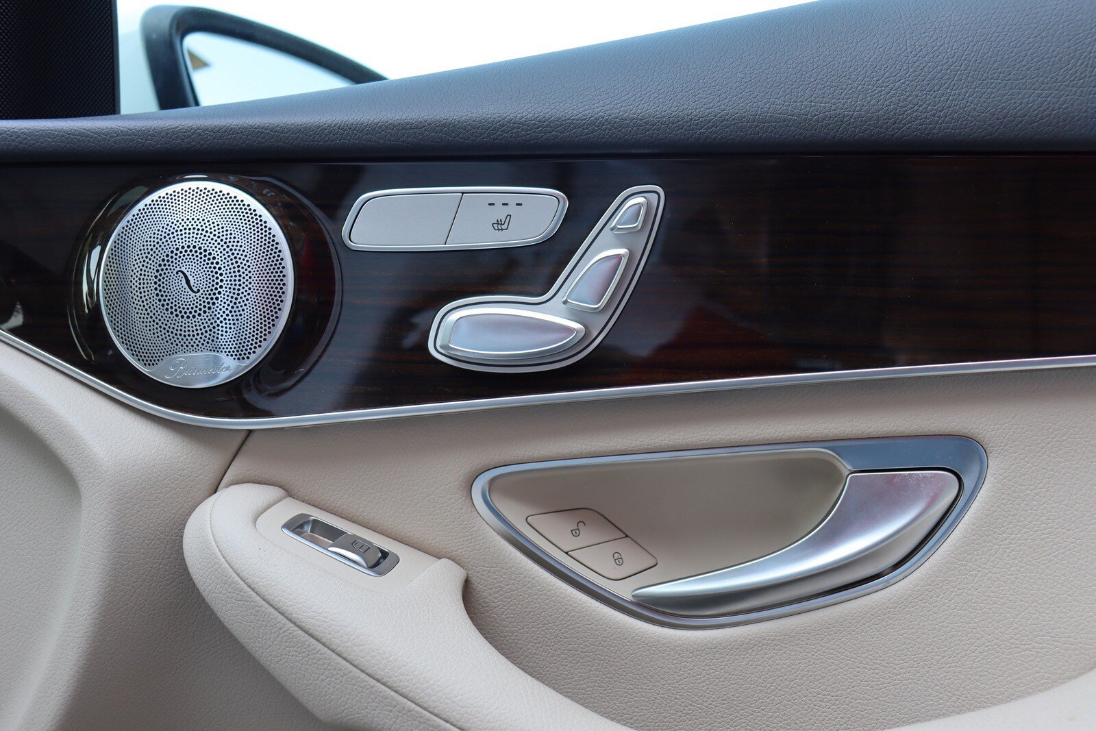 Used 2020 Mercedes-Benz GLC 350e 4MATIC w/ Premium Package image 39