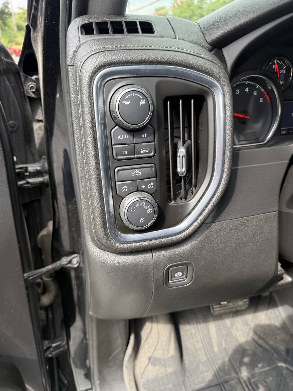 Used 2019 Chevrolet Silverado 1500 LT w/ All-Star Edition AWD/4WD image 21