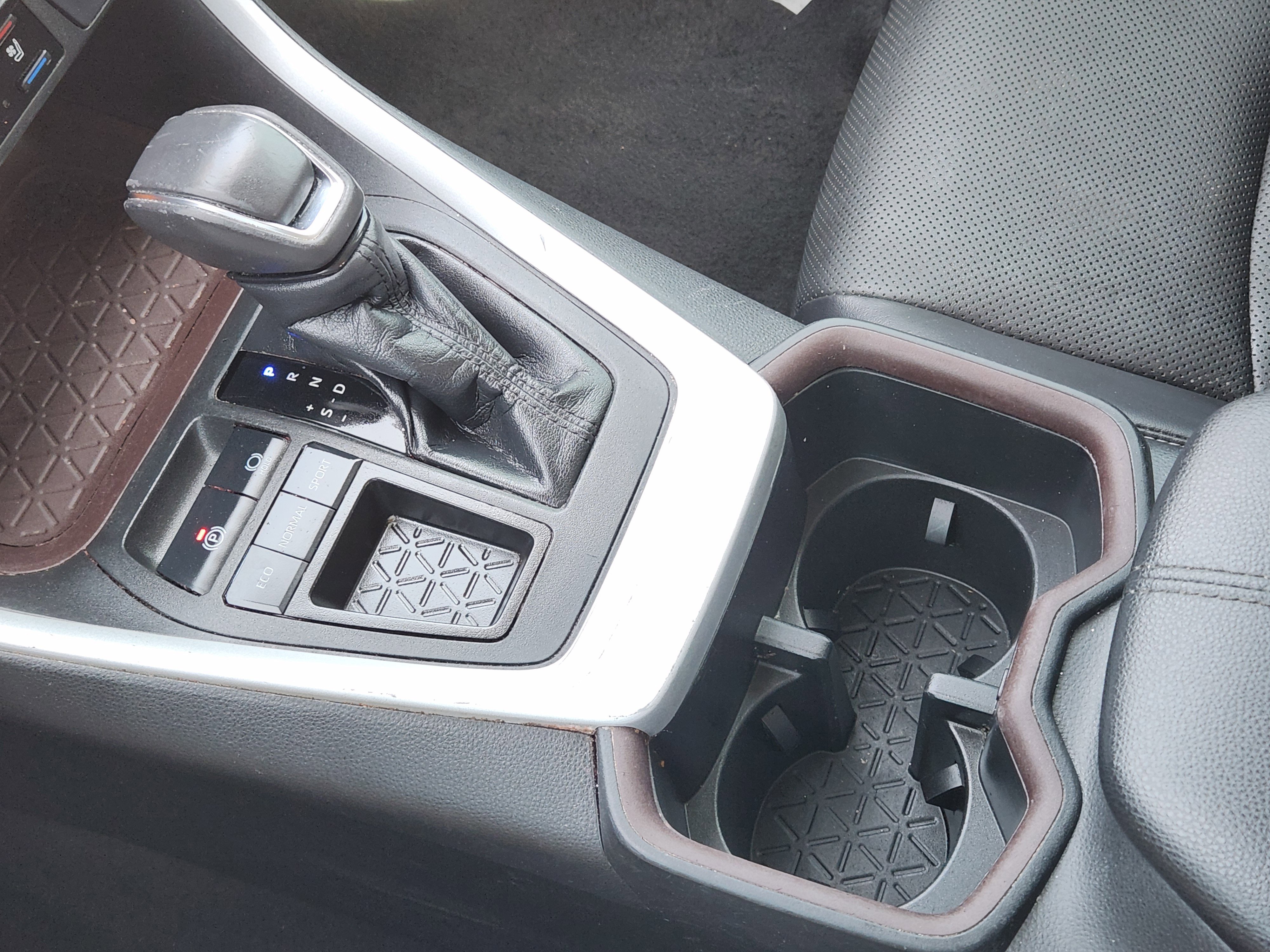 Used 2022 Toyota RAV4 Limited image 38