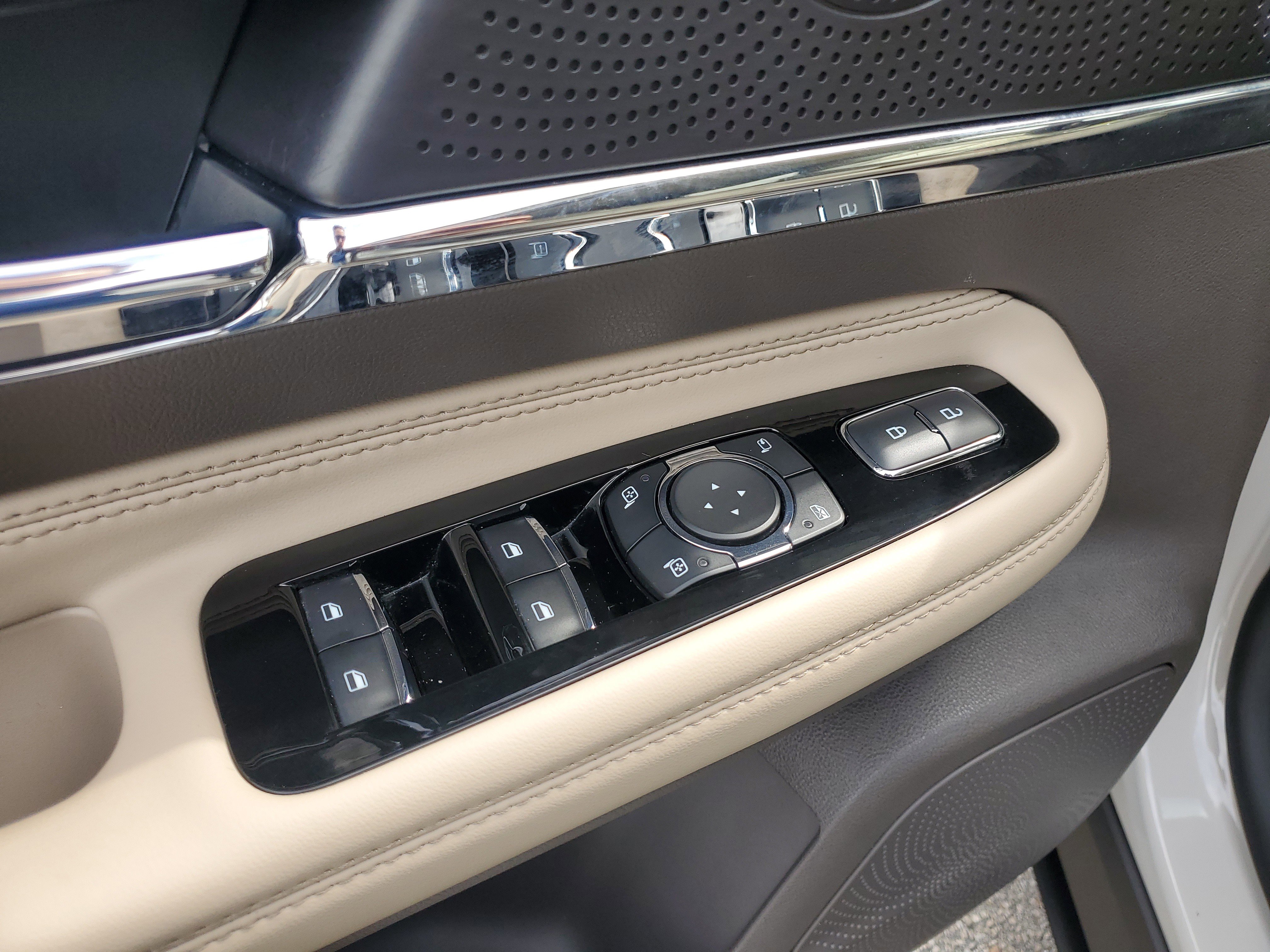 Certified 2024 Lincoln Corsair FWD image 17