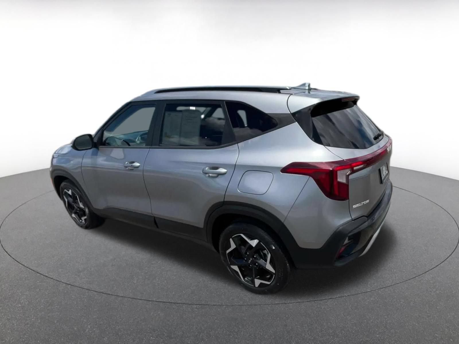 Used 2025 Kia Seltos S FWD image 9