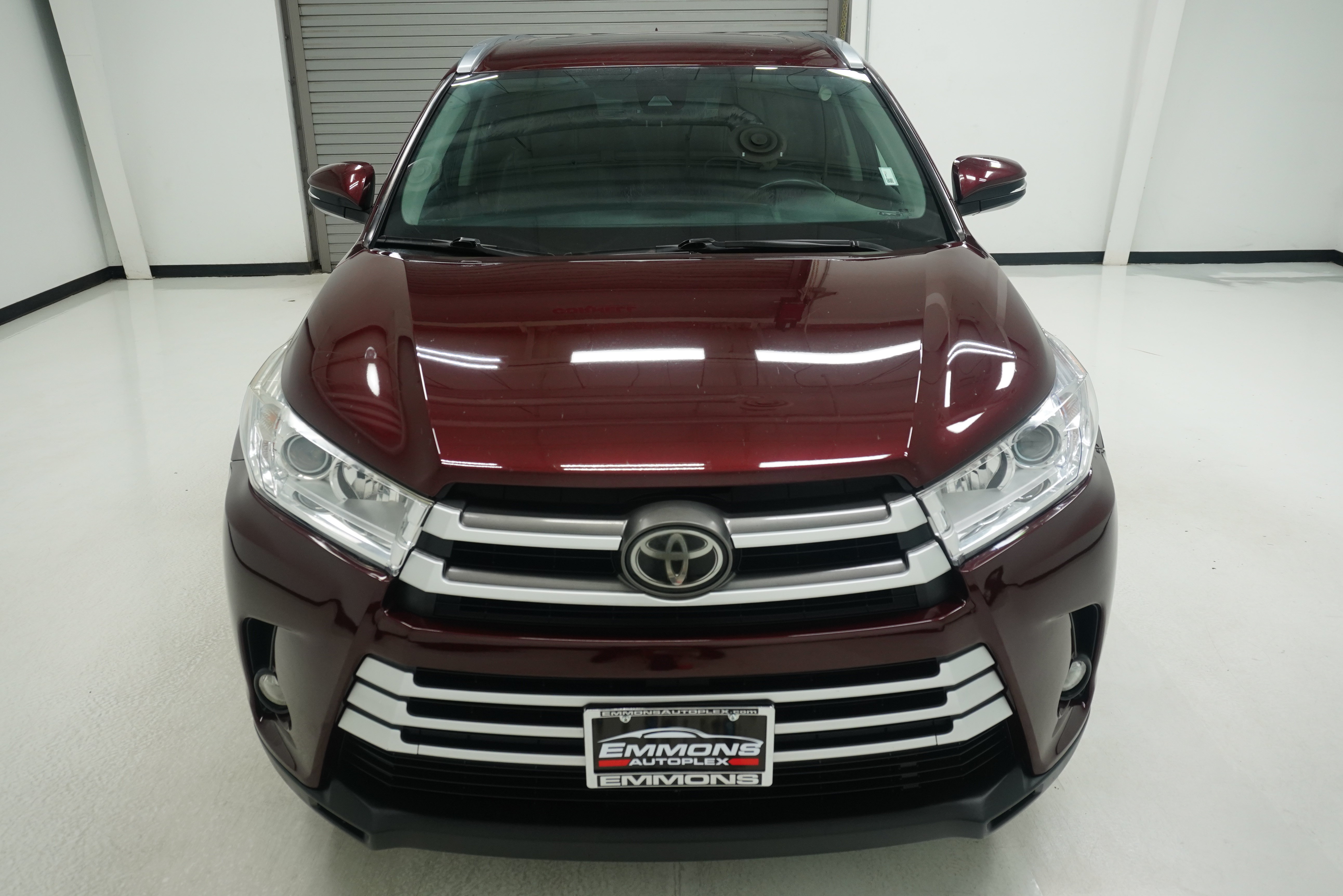 Used 2017 Toyota Highlander XLE FWD image 2