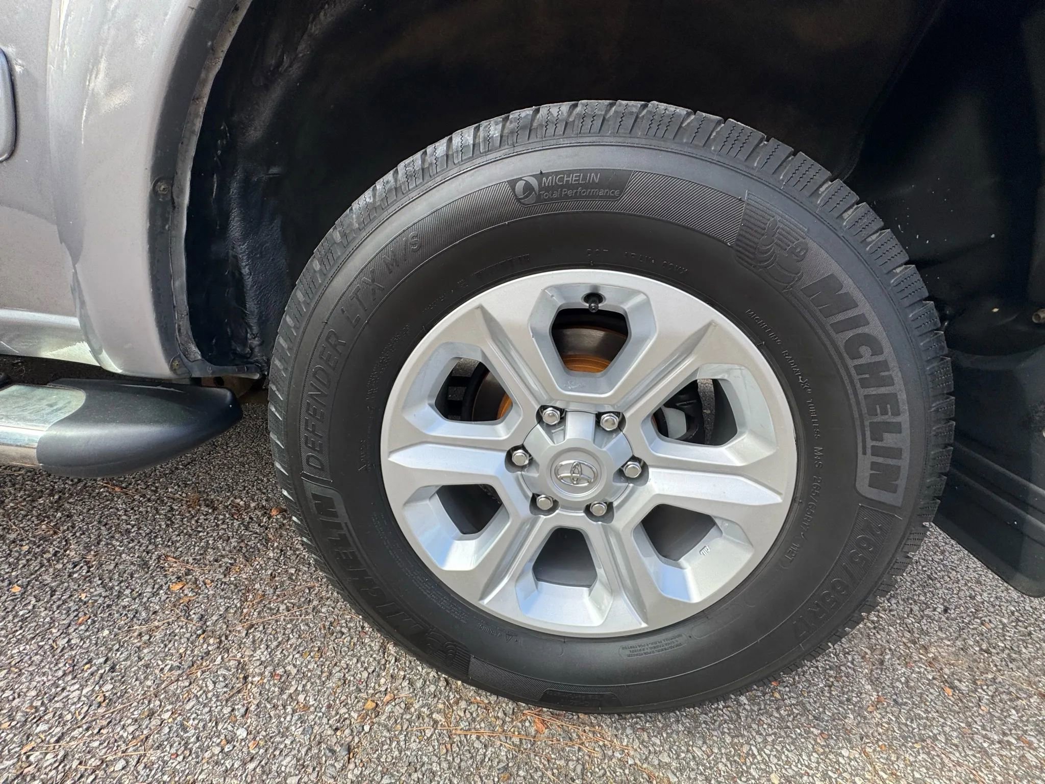 Used 2004 Toyota Sequoia Limited image 36