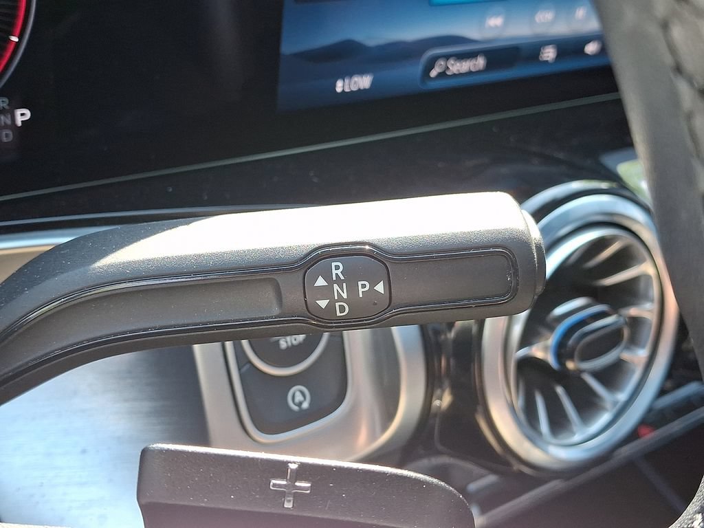 Used 2025 Mercedes-Benz GLB 250 4MATIC image 15
