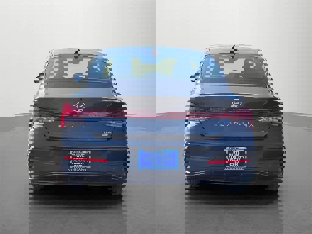 Used 2024 Hyundai Elantra Limited image 5