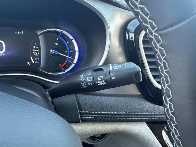 Used 2024 Chrysler Pacifica Limited FWD image 31