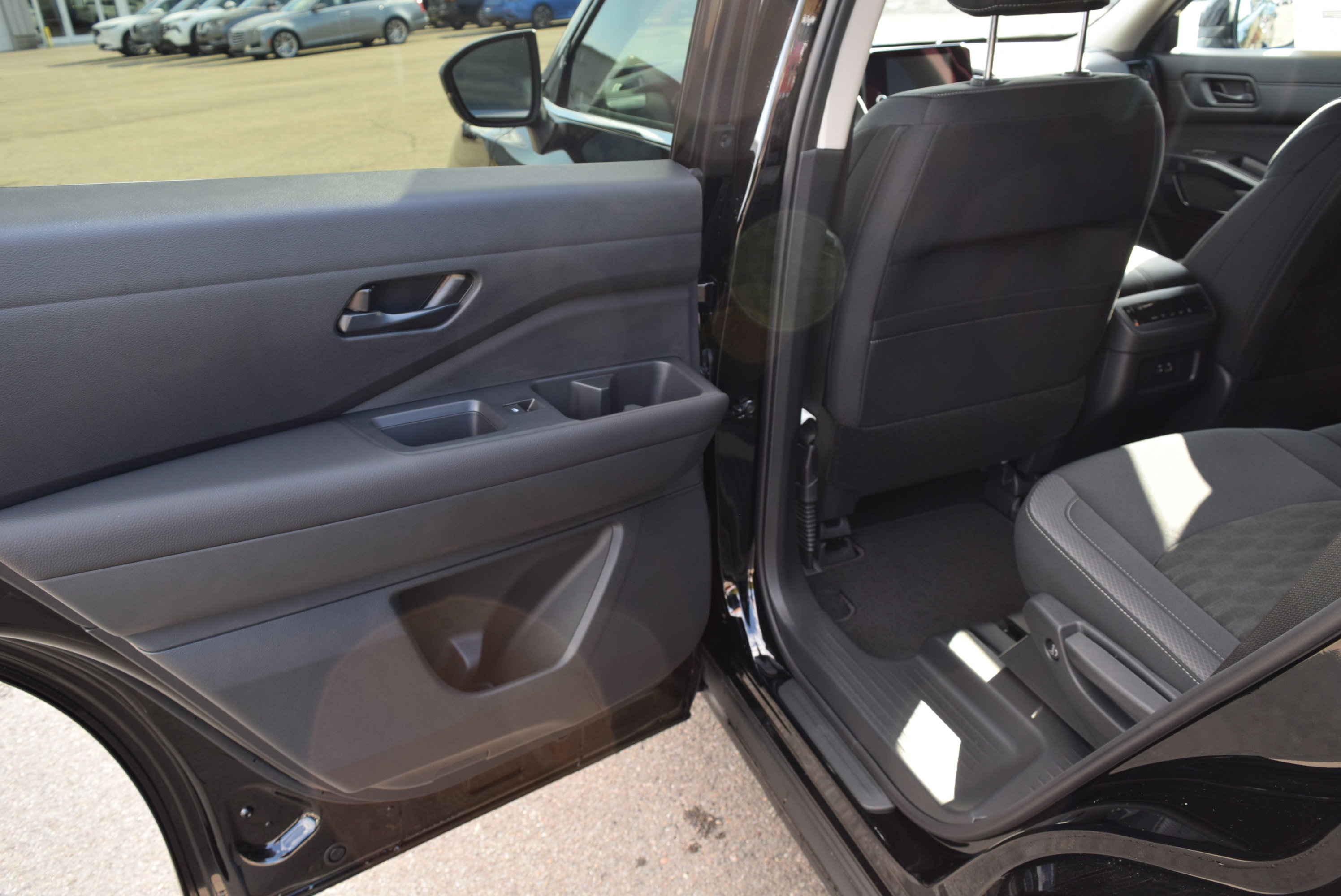 New 2025 Nissan Pathfinder SV w/ Black Appearance Package image 10