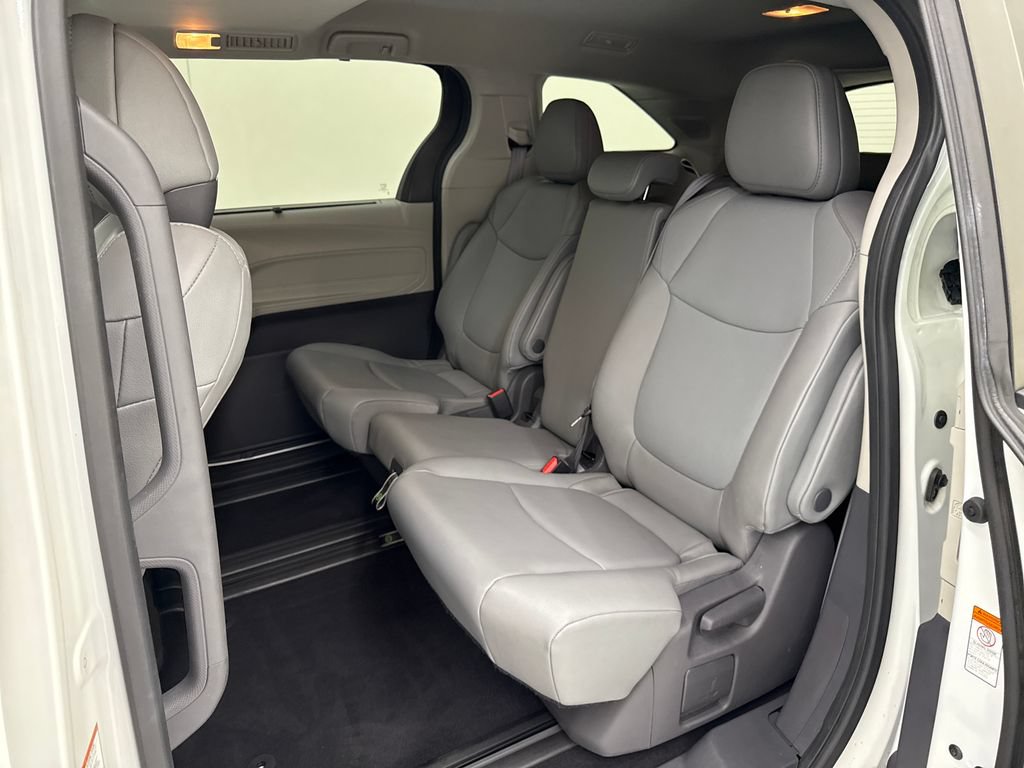 Used 2021 Toyota Sienna XLE w/ XLE Plus Package FWD image 24