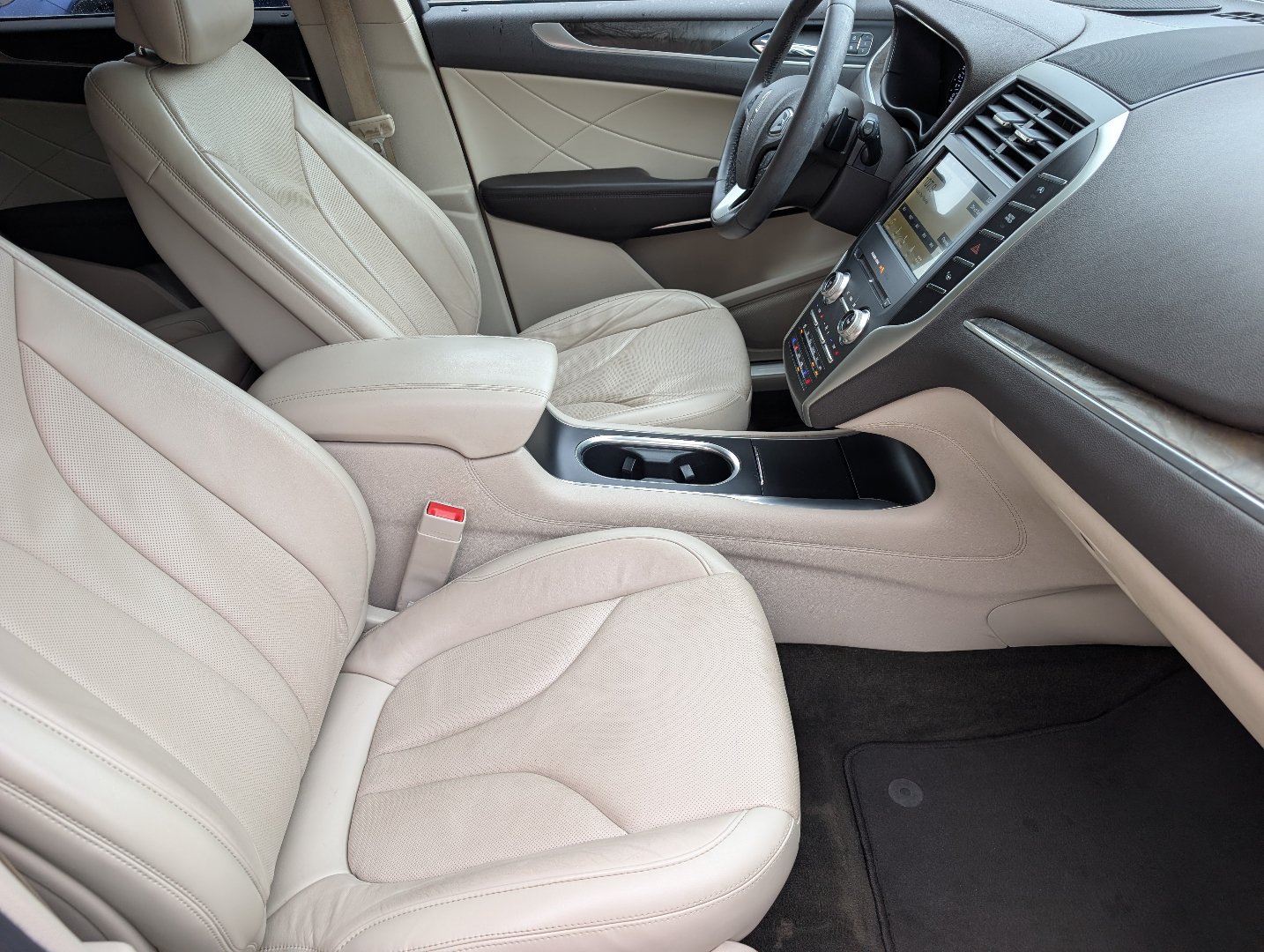Used 2019 Lincoln MKC Reserve w/ MKC Technology Package FWD image 10