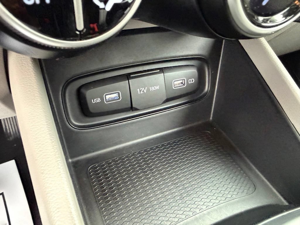 Used 2022 Hyundai Venue SEL w/ Cargo Package FWD image 33