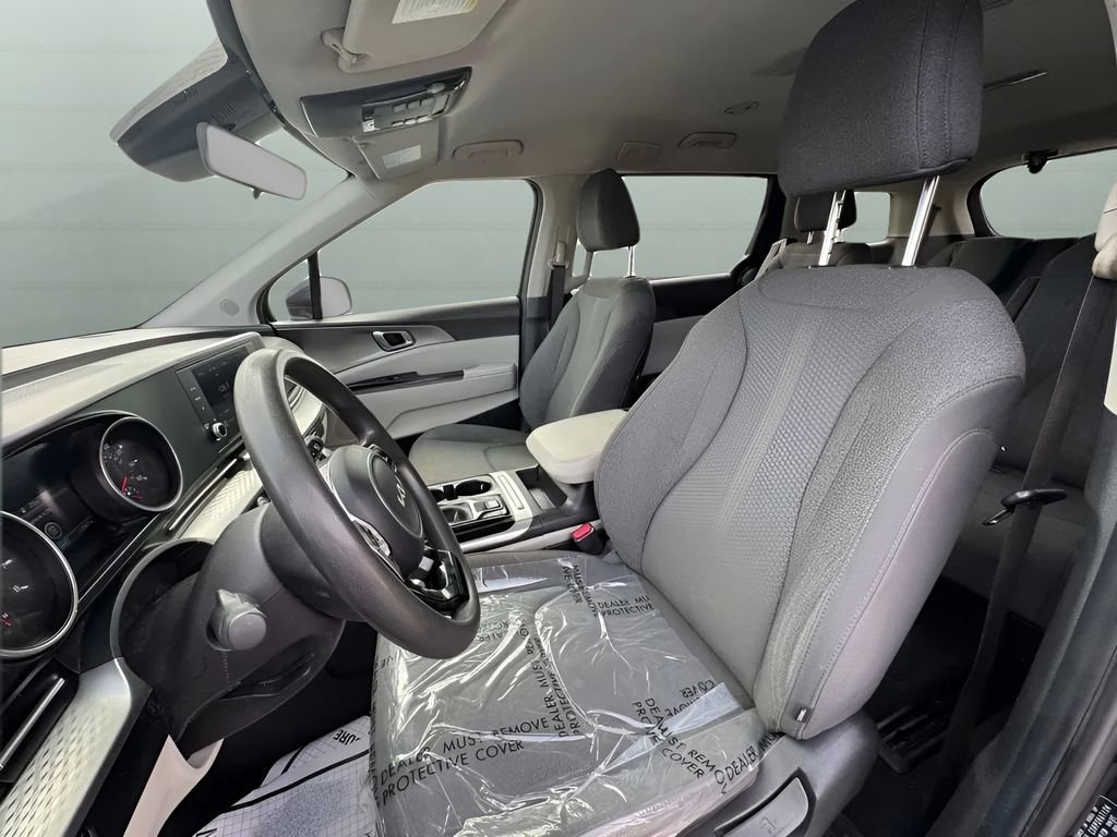 Used 2022 Kia Carnival LX image 10