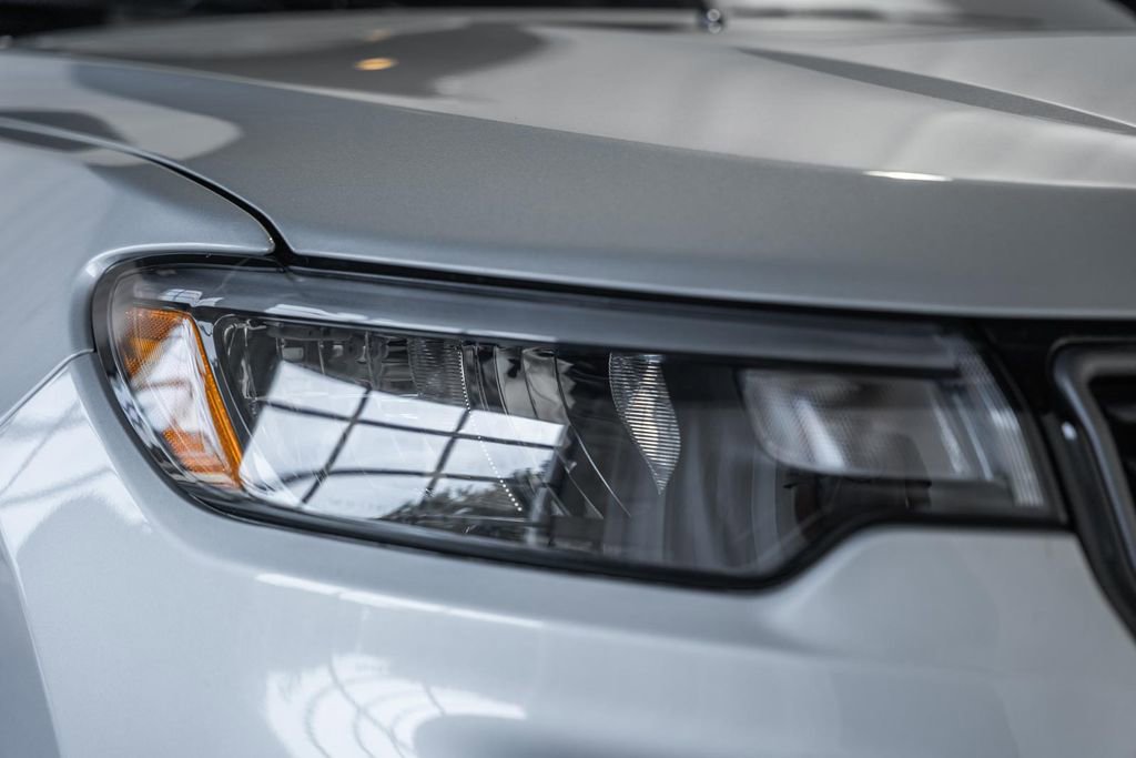 New 2025 Jeep Compass Limited w/ Sun & Sound Group image 11