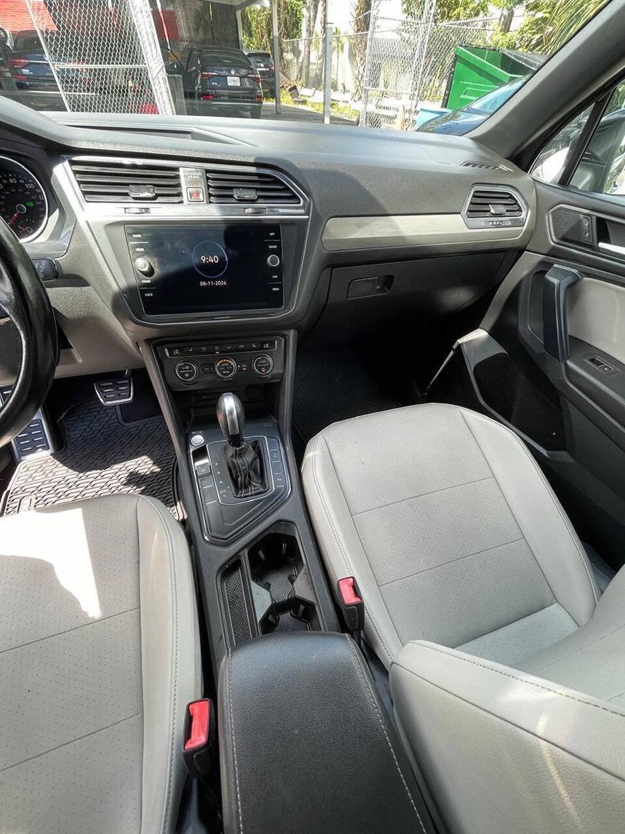 Used 2021 Volkswagen Tiguan SE R-Line FWD image 9