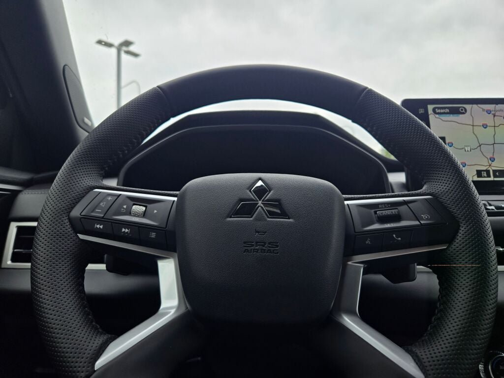 New 2026 Mitsubishi Outlander LE AWD/4WD image 25