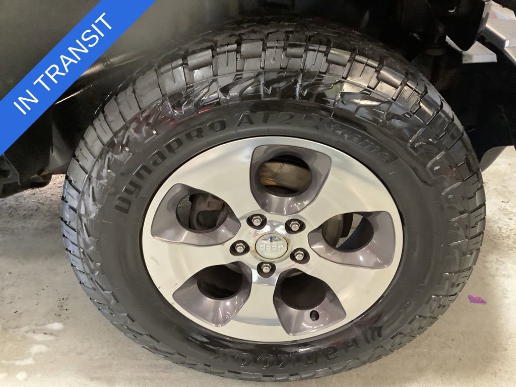 Used 2018 Jeep Wrangler Sahara w/ Connectivity Group AWD/4WD image 11